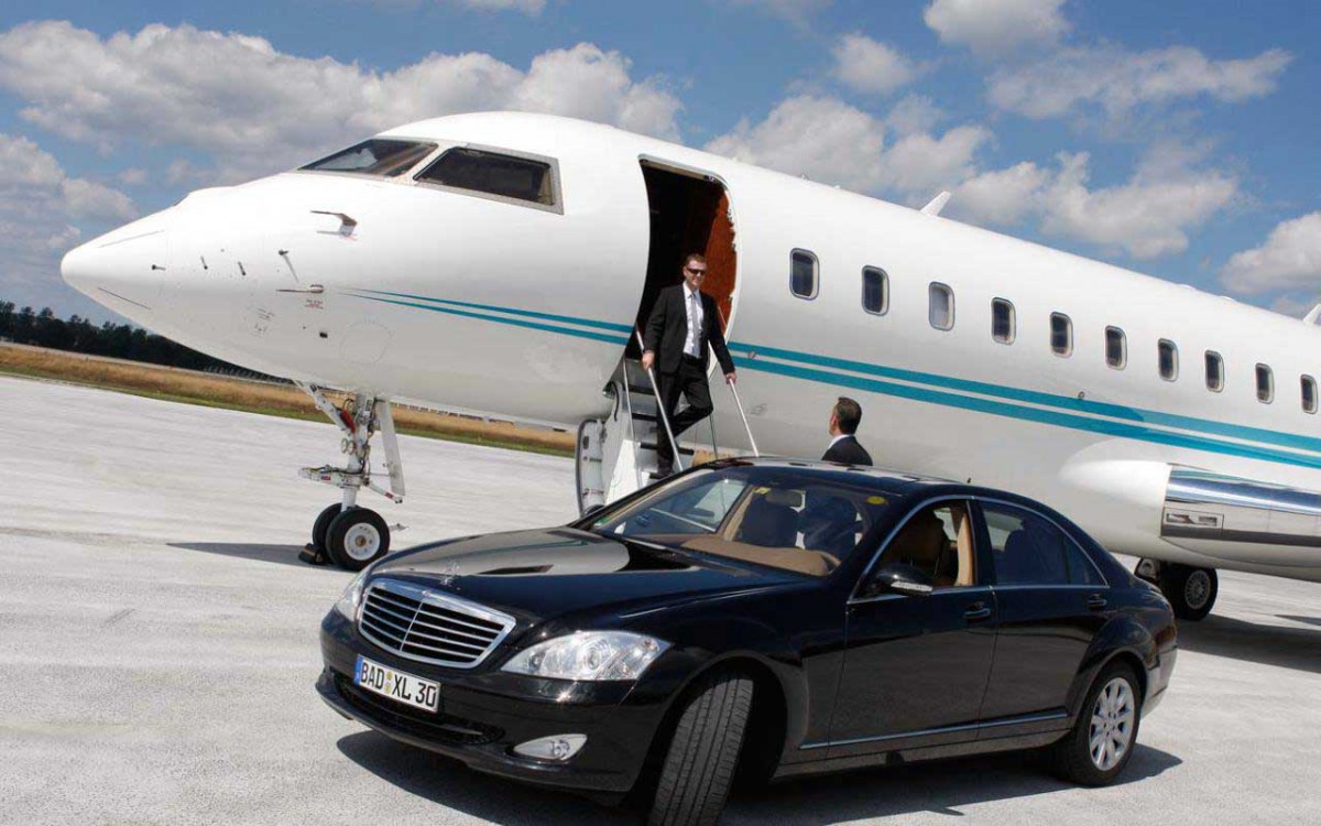 Book the Car Limo Services for LaGuardia